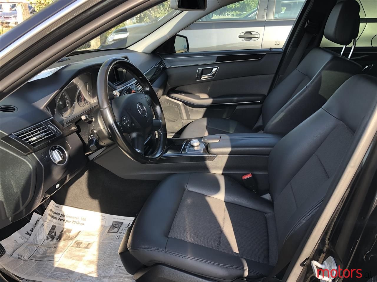 2011' Mercedes-Benz E 250 photo #5