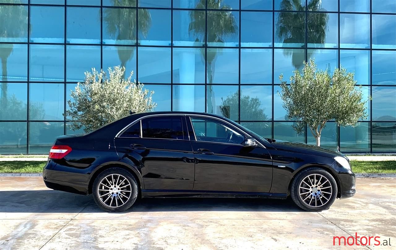 2012' Mercedes-Benz E 220 photo #4