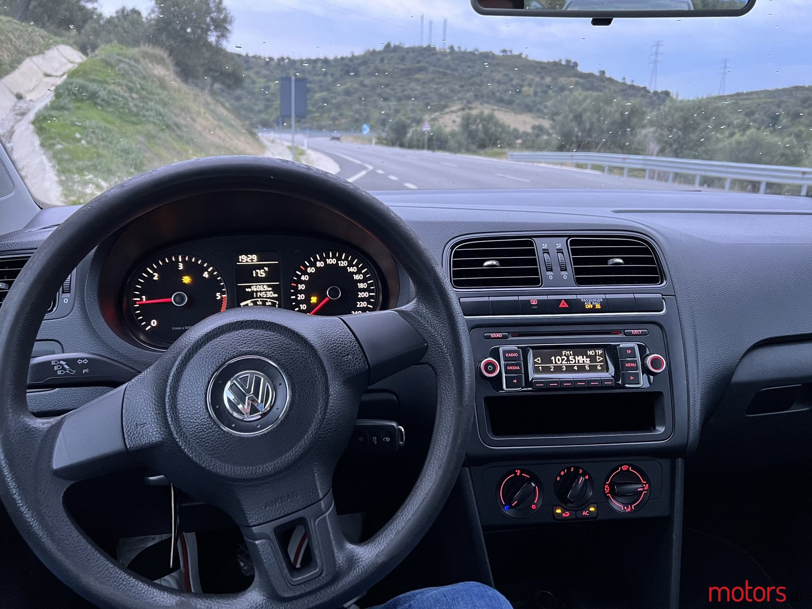 2012' Volkswagen Polo photo #6