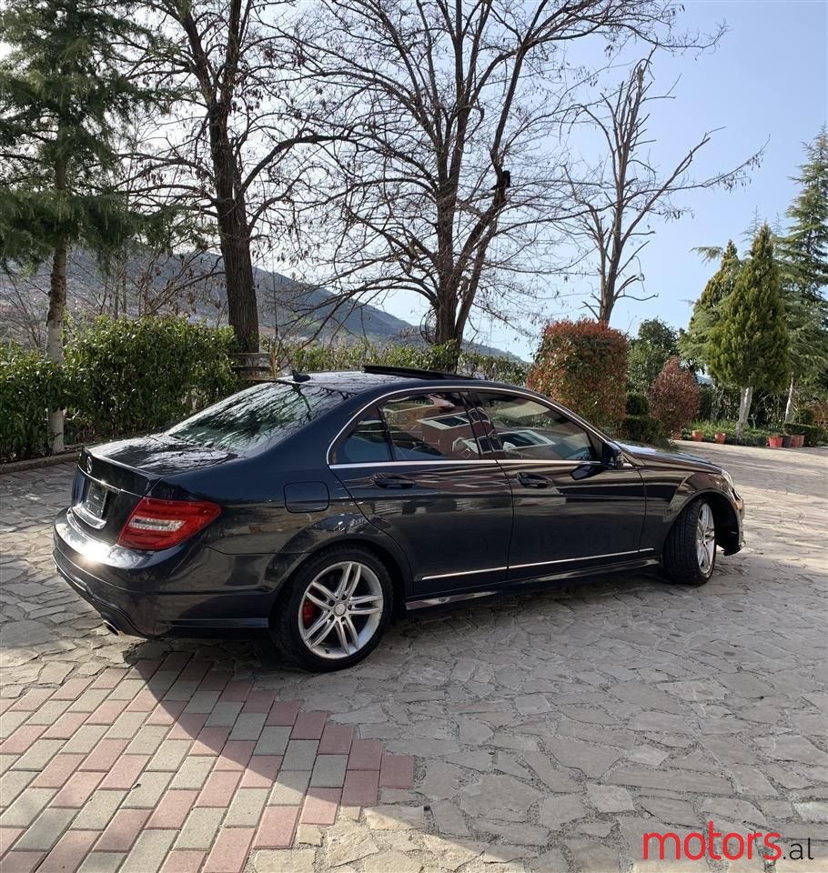 2012' Mercedes-Benz C 300 photo #3