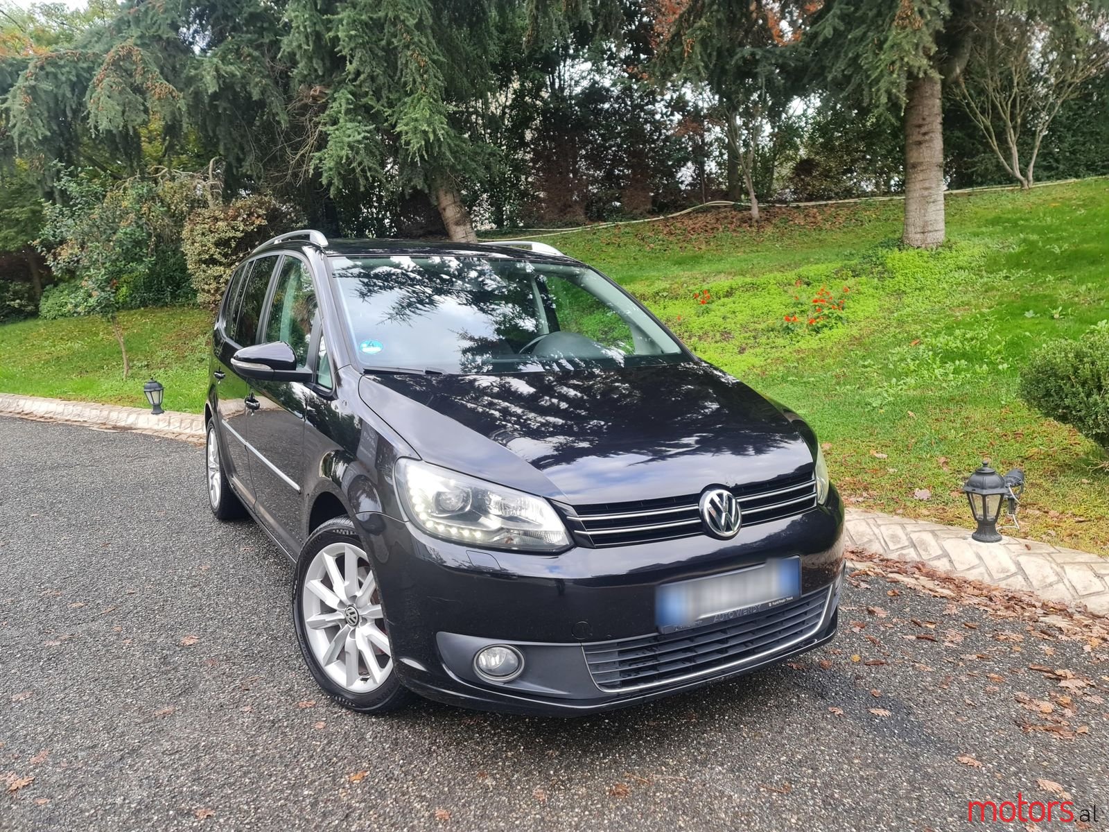 2012' Volkswagen Touran photo #4
