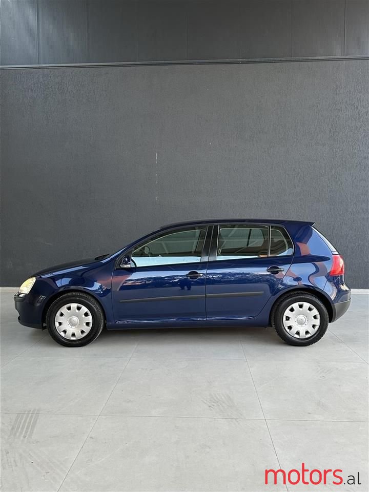 2004' Volkswagen Golf photo #4