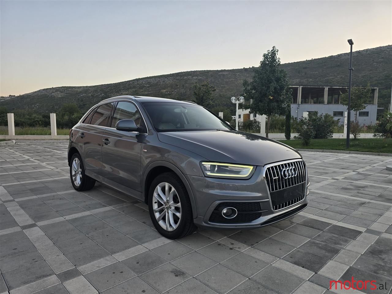2013' Audi Q3 photo #5