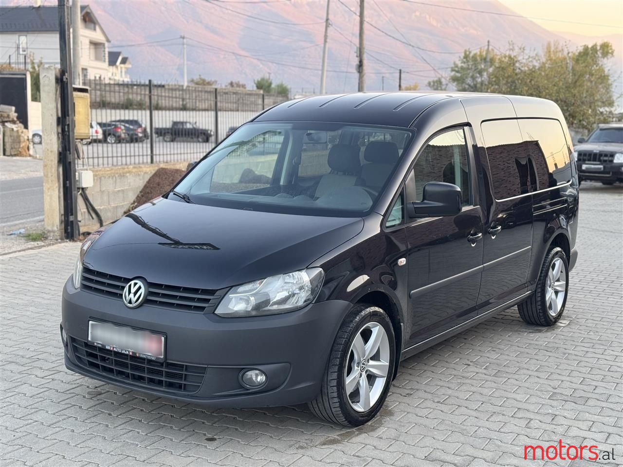 2011' Volkswagen Caddy photo #1