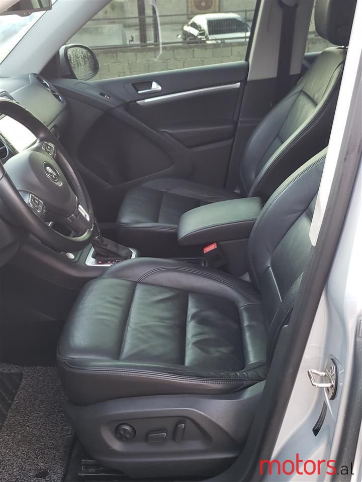 2015' Volkswagen Tiguan photo #6