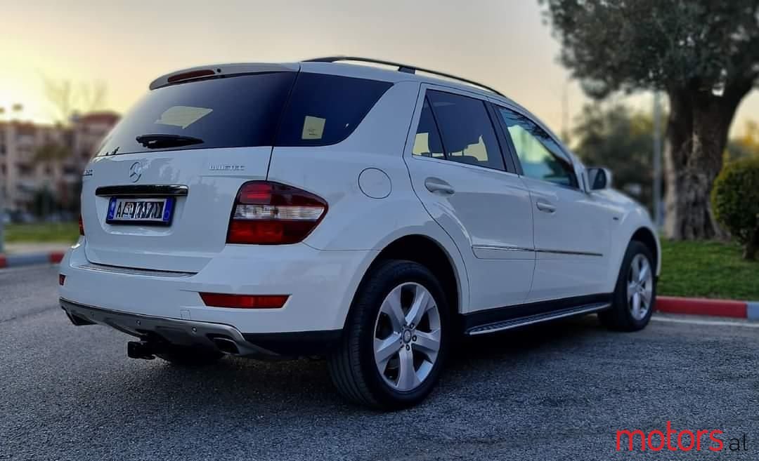 2010' Mercedes-Benz 350 photo #4