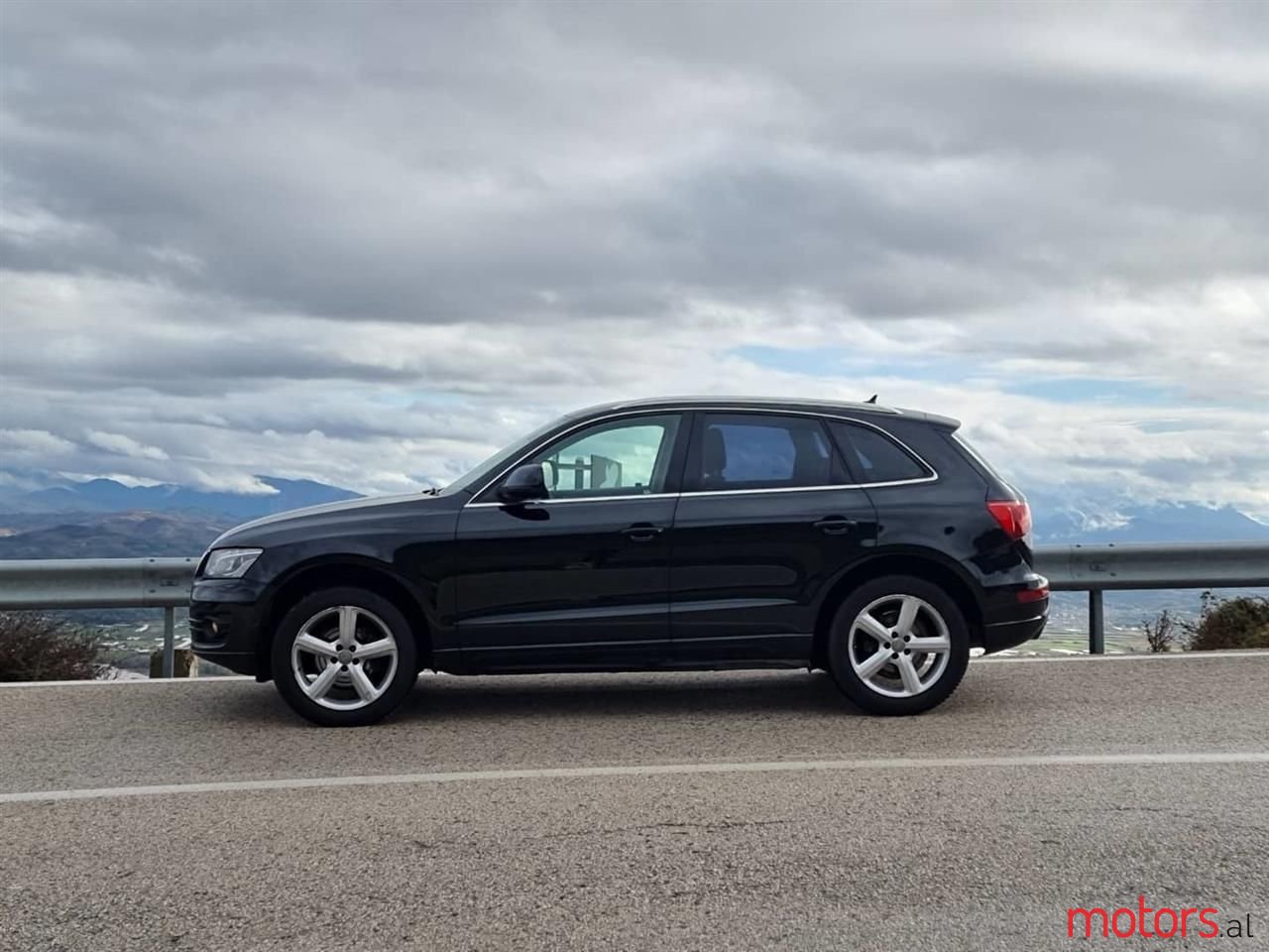 2010' Audi Q5 photo #5