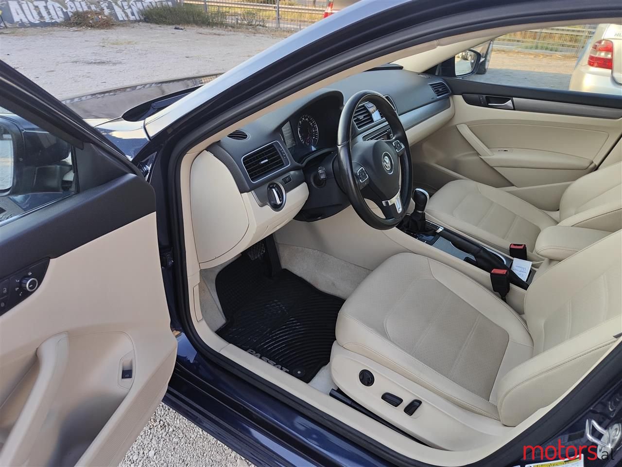 2015' Volkswagen Passat photo #5