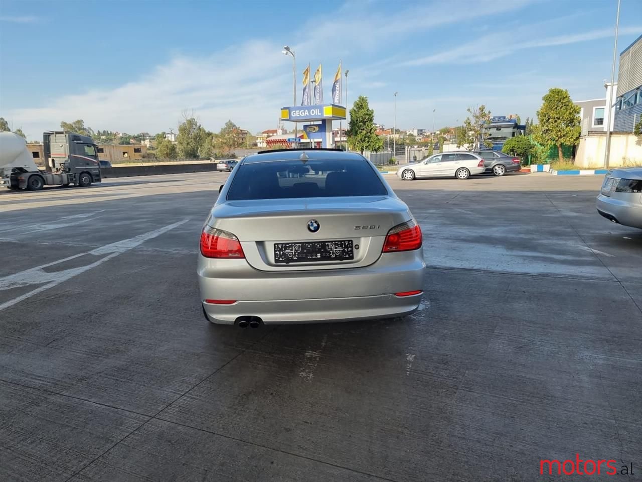 2010' BMW 528 photo #3