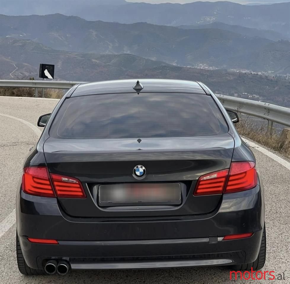 2011' BMW 520 photo #6