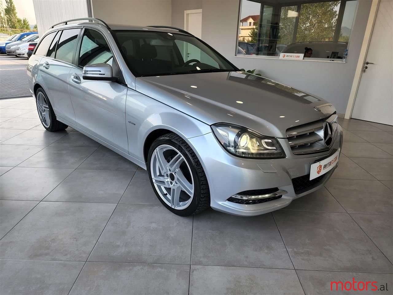 2011' Mercedes-Benz 220 photo #3