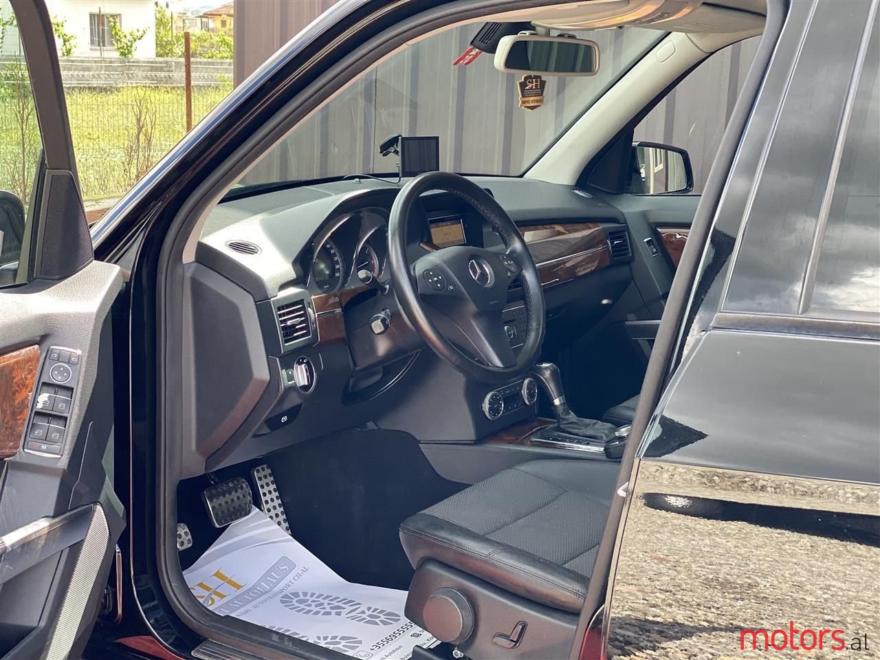 2011' Mercedes-Benz GLK 250 photo #2