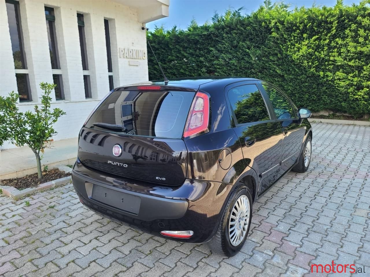 2011' Fiat Punto Evo photo #1