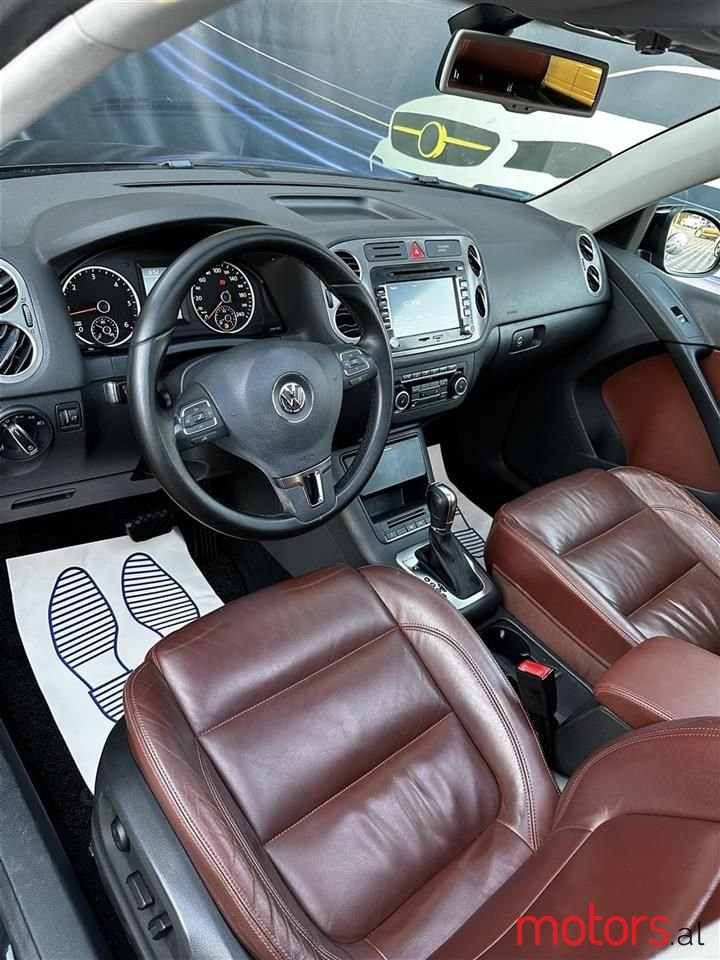 2010' Volkswagen Tiguan photo #5