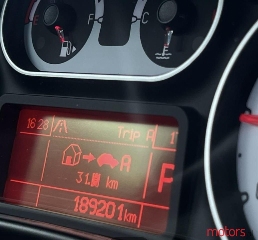 2014' Fiat 500L photo #3