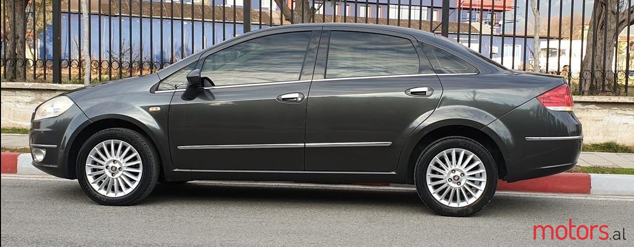 2012' Fiat Linea photo #1