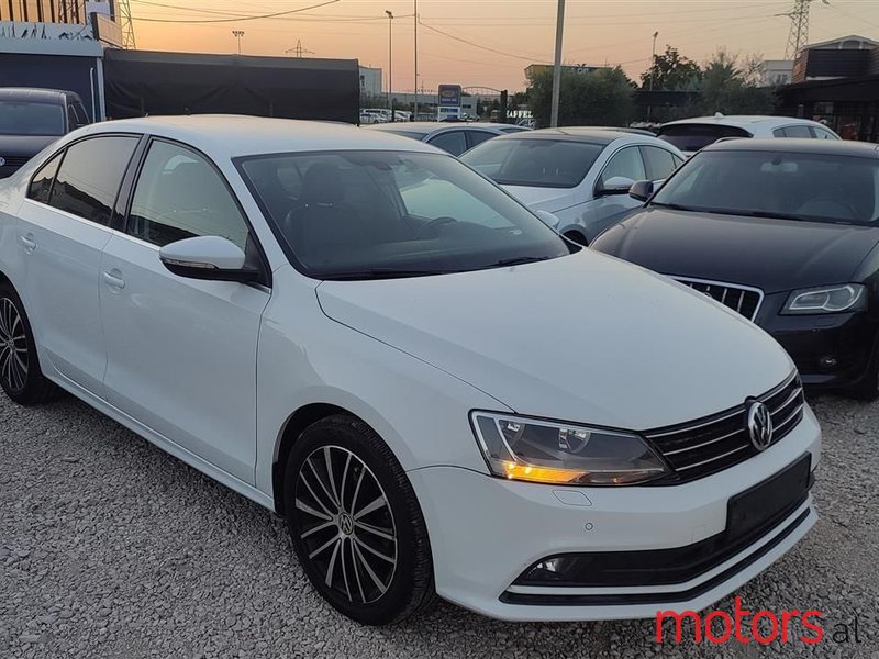2015' Volkswagen Jetta photo #2