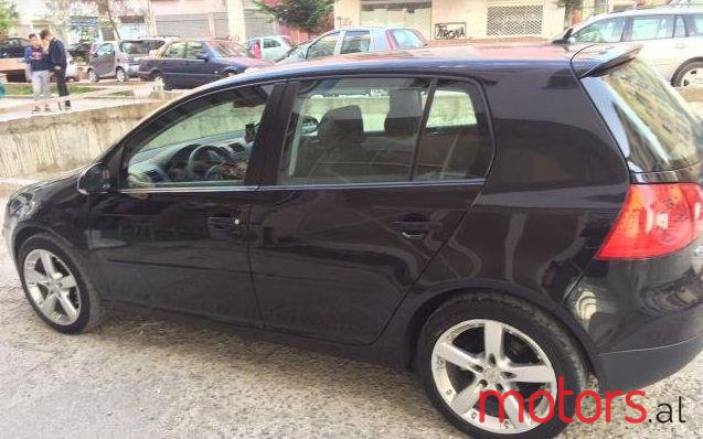 2005' Volkswagen Golf photo #2