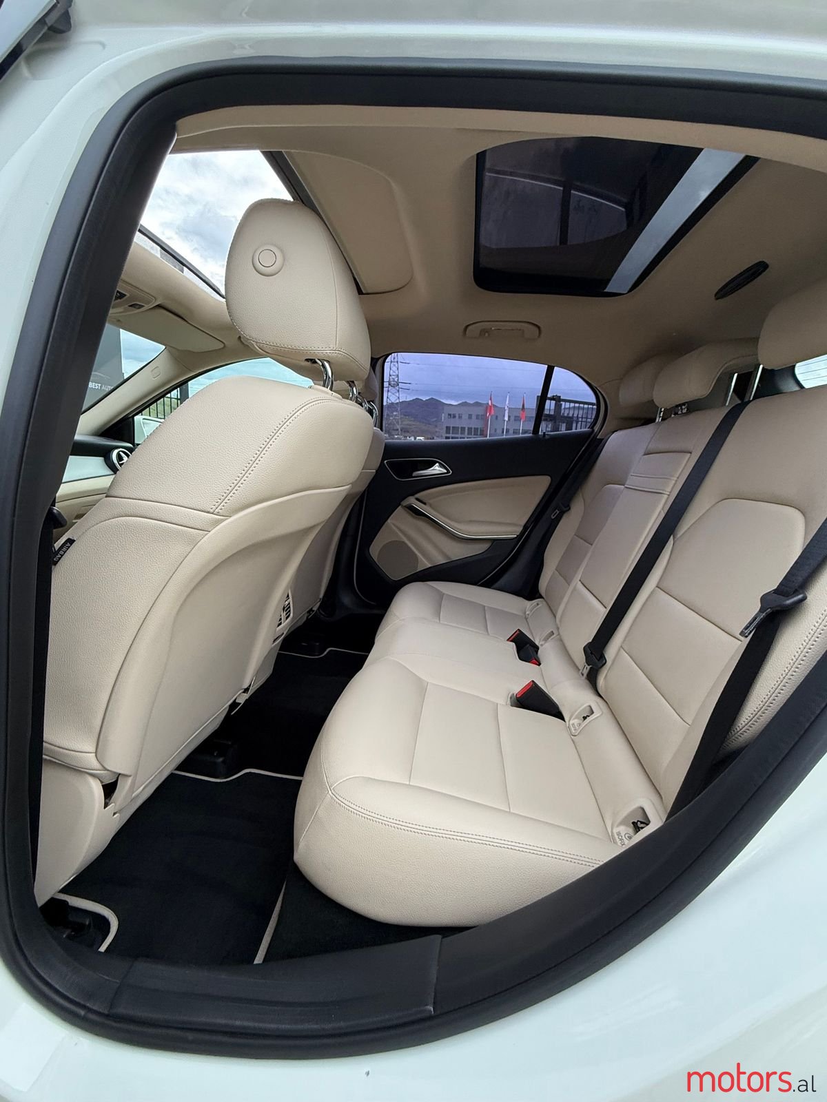 2015' Mercedes-Benz GLA 200 photo #6