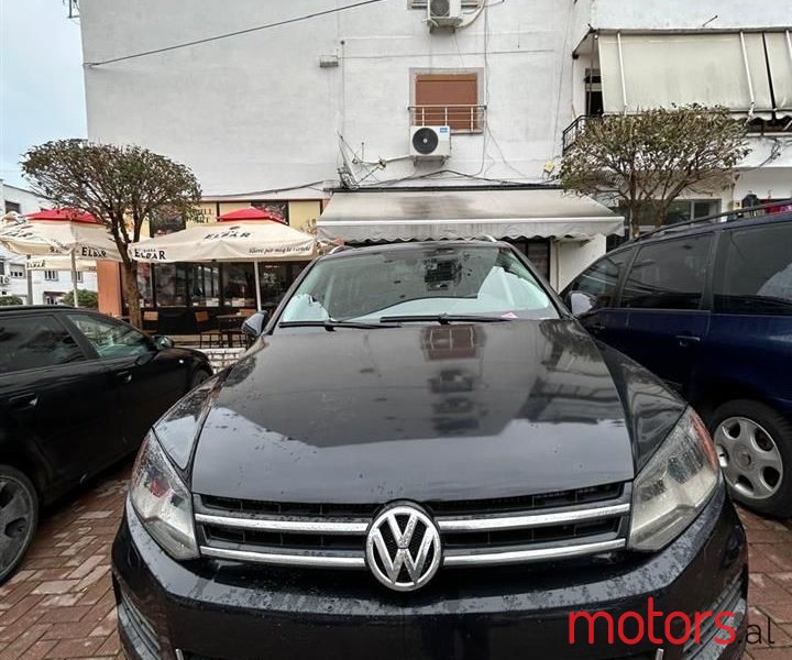2011' Volkswagen Touareg photo #1