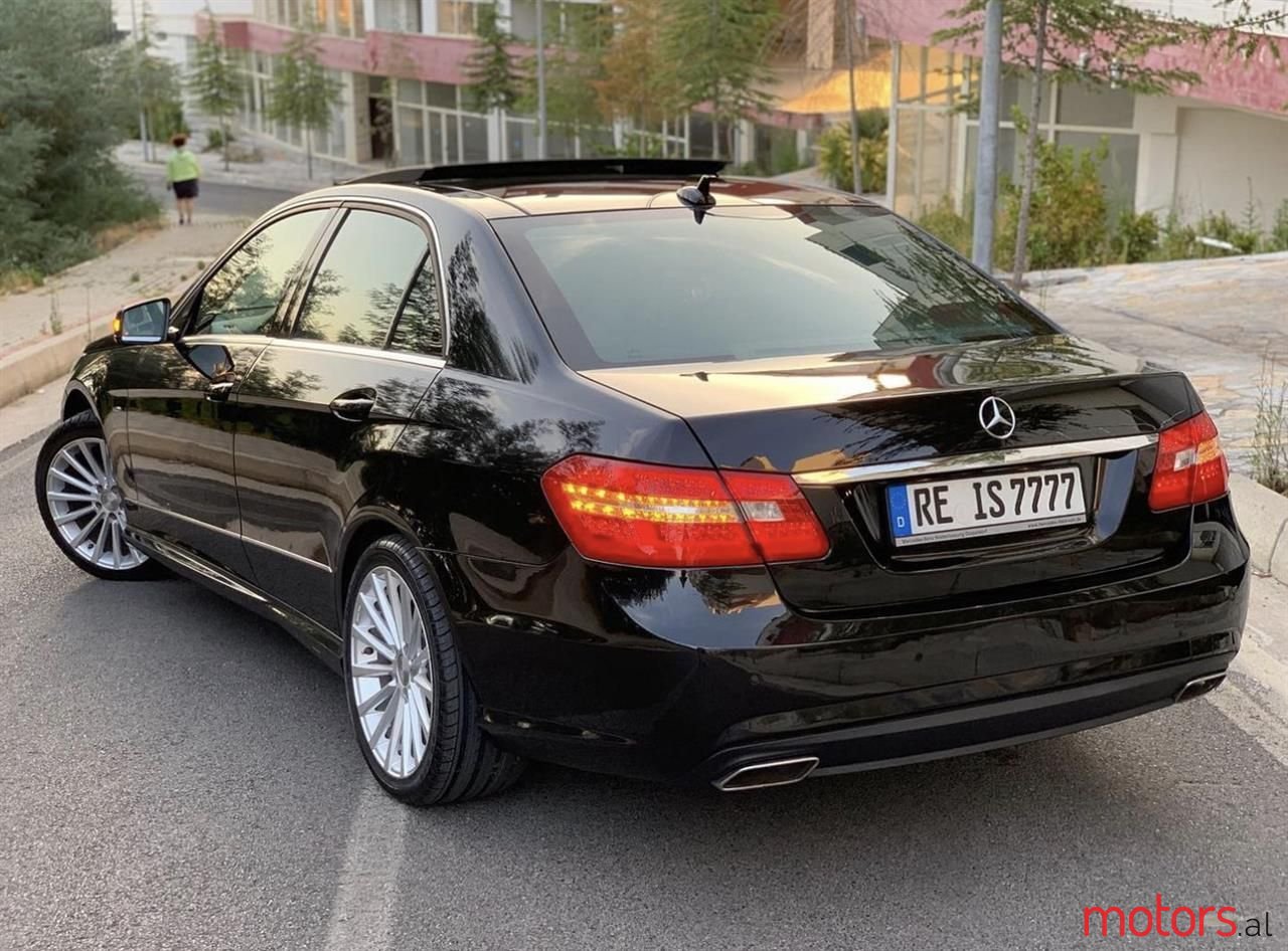 2011' Mercedes-Benz E 350 photo #3