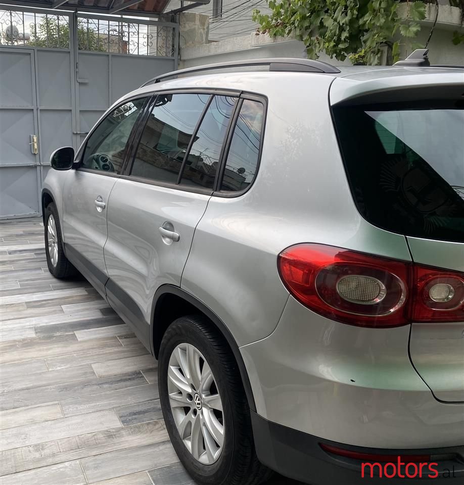 2009' Volkswagen Tiguan photo #2