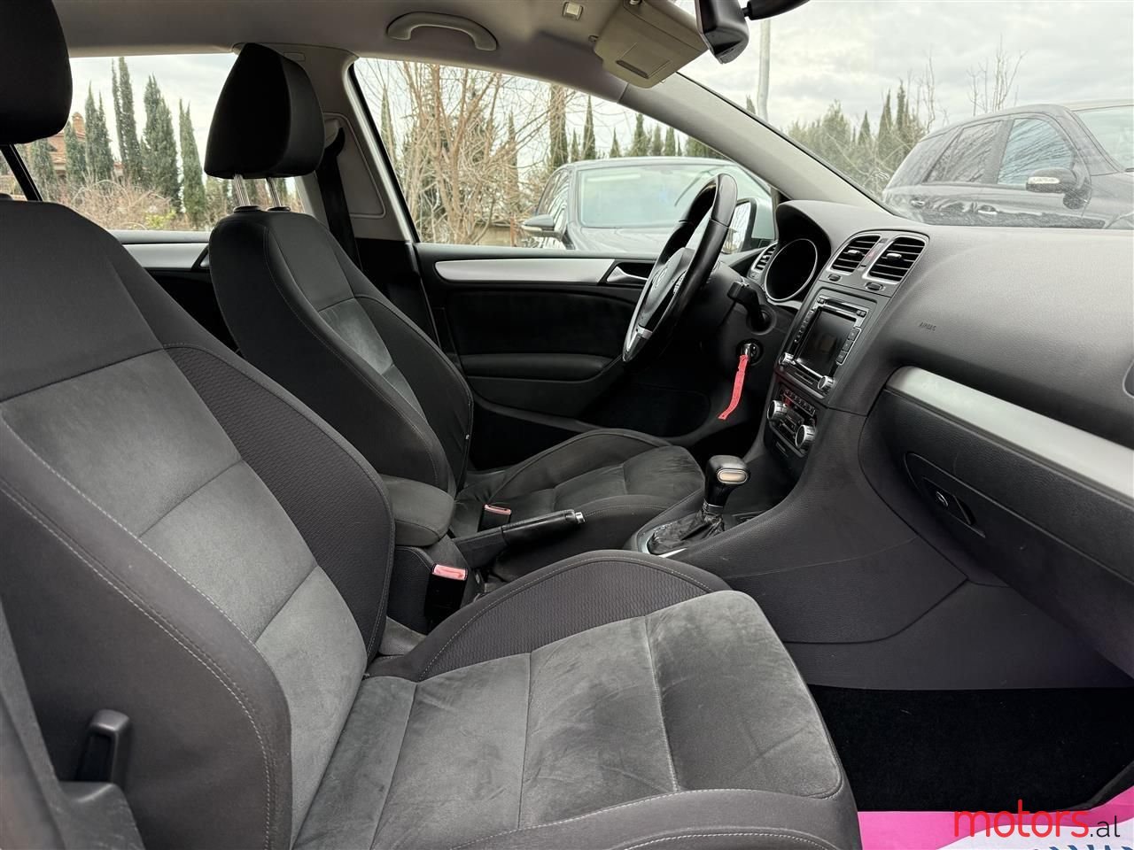 2010' Volkswagen Golf photo #3