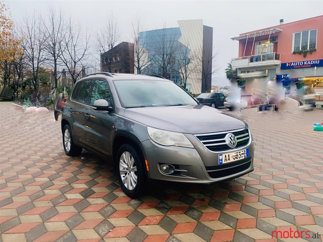 2010' Volkswagen Tiguan photo #3