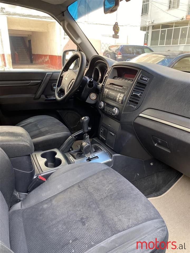 2008' Mitsubishi Pajero photo #3