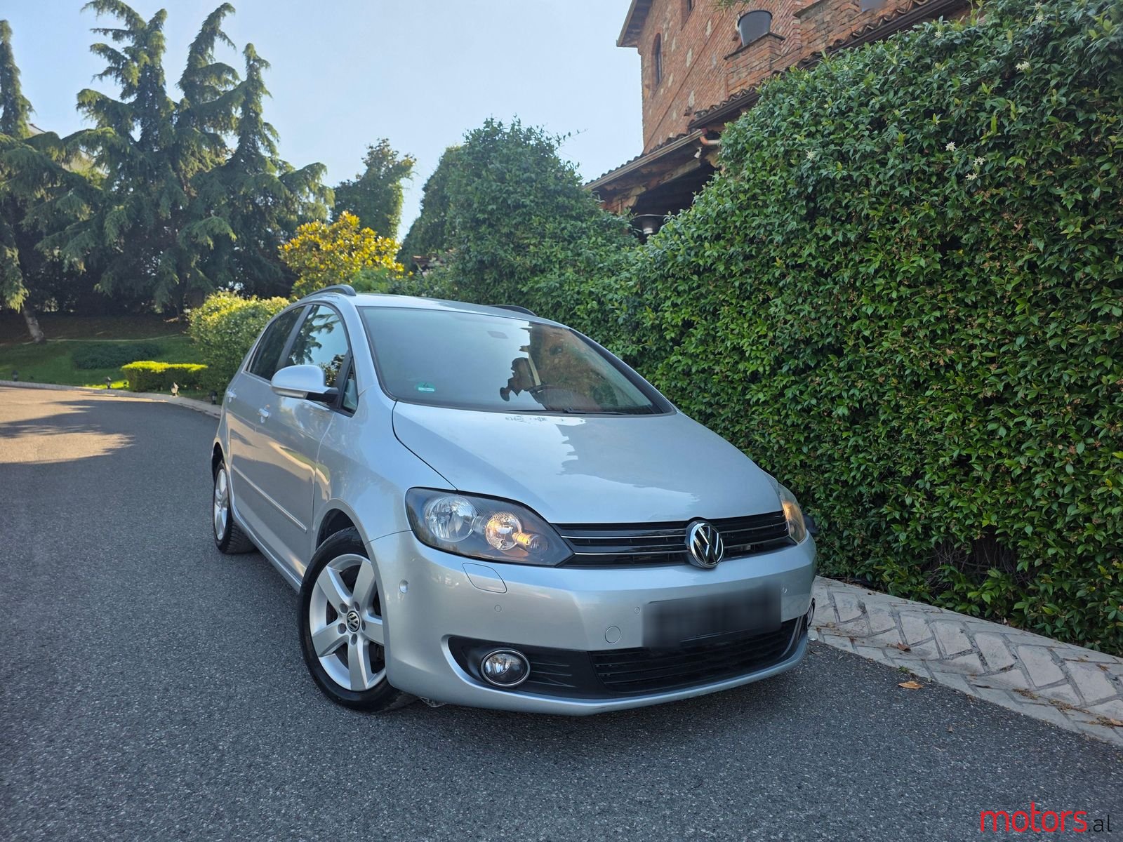 2010' Volkswagen Golf Plus photo #1