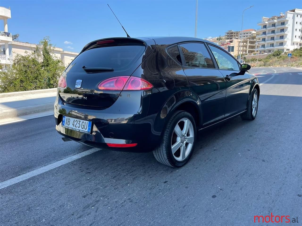 2007' SEAT Leon photo #1