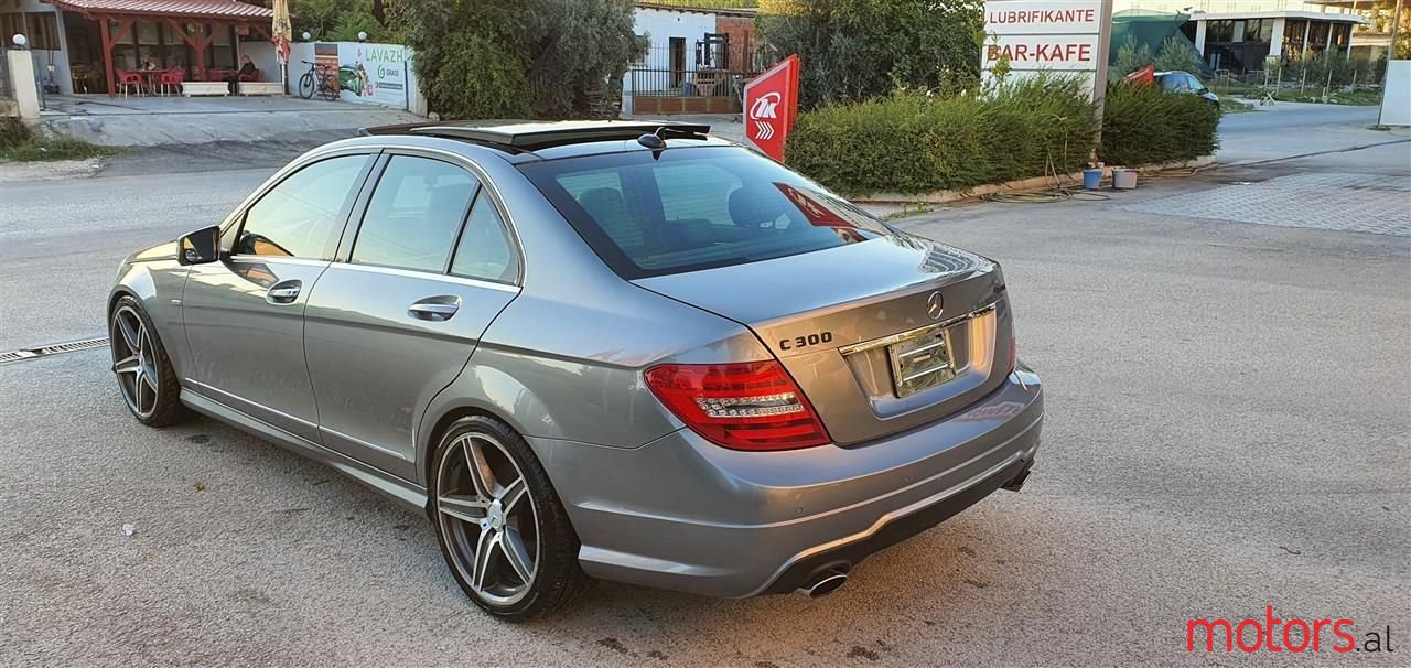 2012' Mercedes-Benz C 300 photo #5