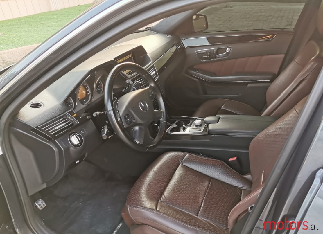 2010' Mercedes-Benz E-Class photo #2