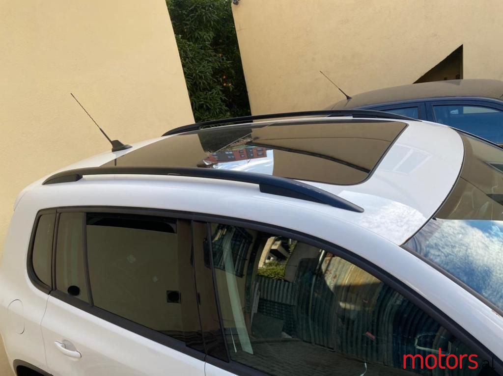 2009' Volkswagen Tiguan photo #6