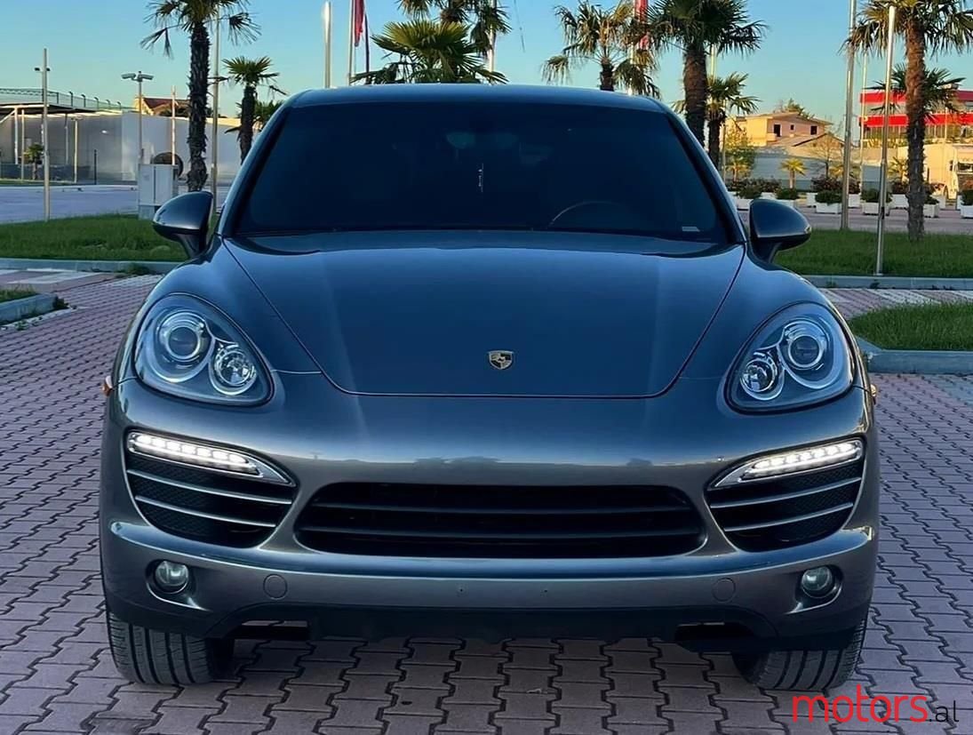 2012' Porsche Cayenne photo #3