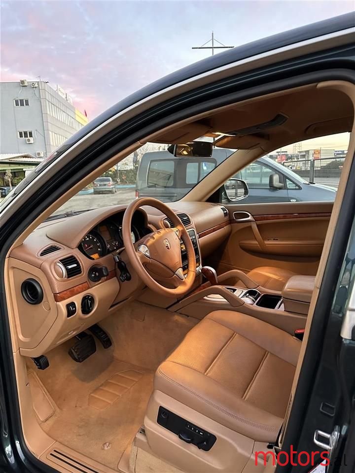 2005' Porsche Cayenne photo #6
