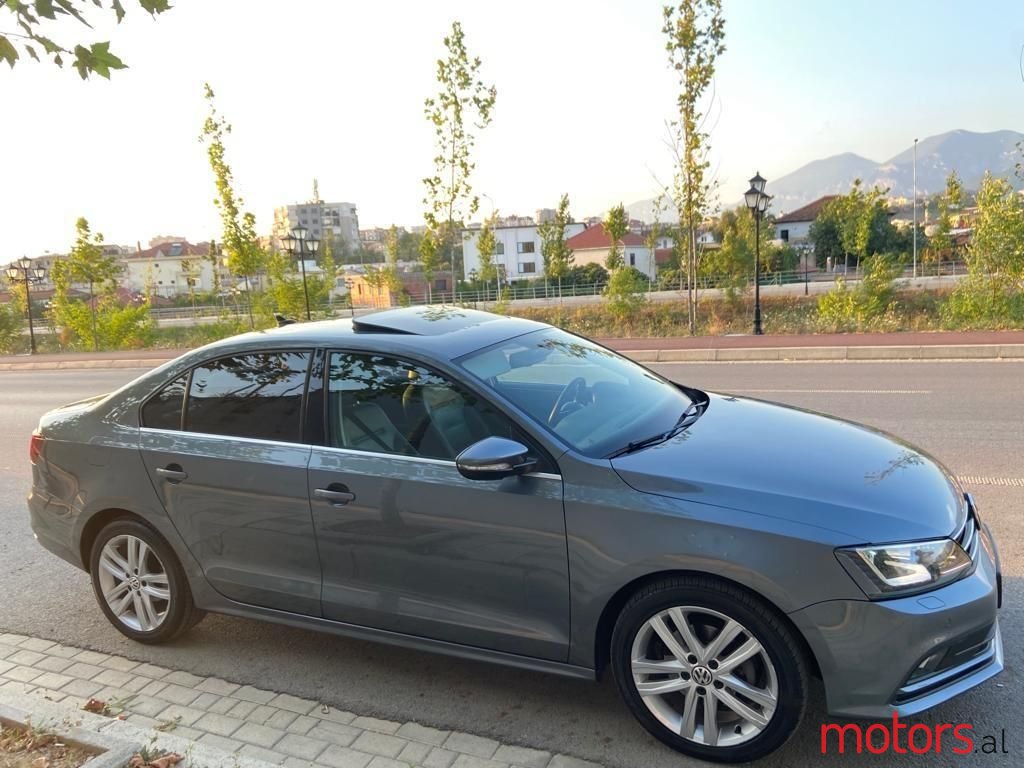 2015' Volkswagen Jetta photo #2