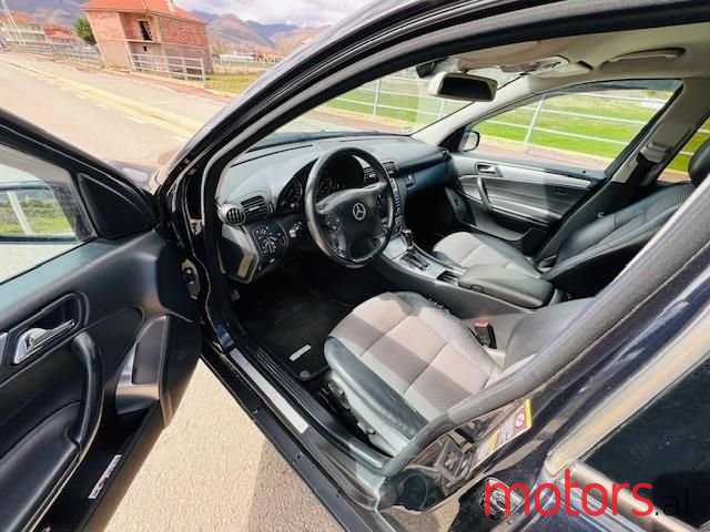 2004' Mercedes-Benz C 220 photo #3