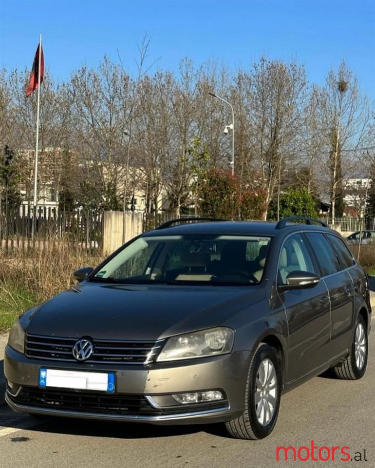 2013' Volkswagen Passat photo #2