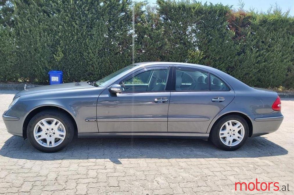 2005' Mercedes-Benz E 220 photo #1