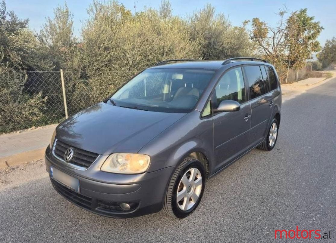 2009' Volkswagen Touran photo #4