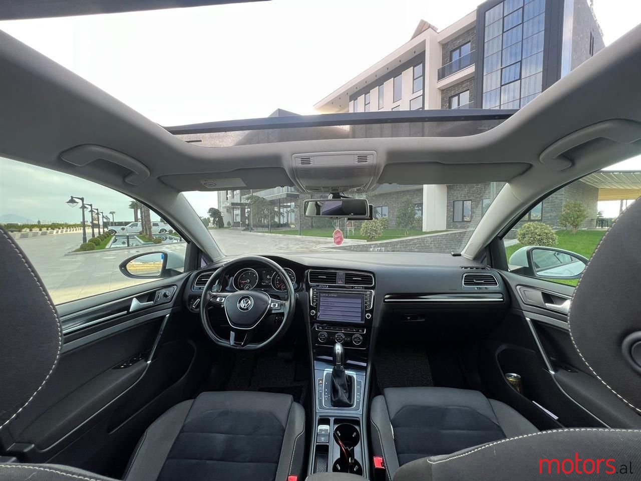 2015' Volkswagen Golf photo #4