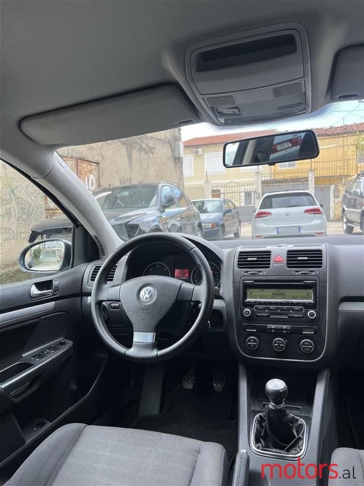 2008' Volkswagen Golf photo #2