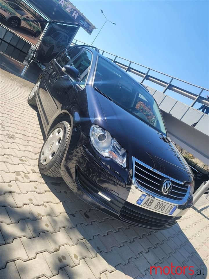 2007' Volkswagen Touran photo #1