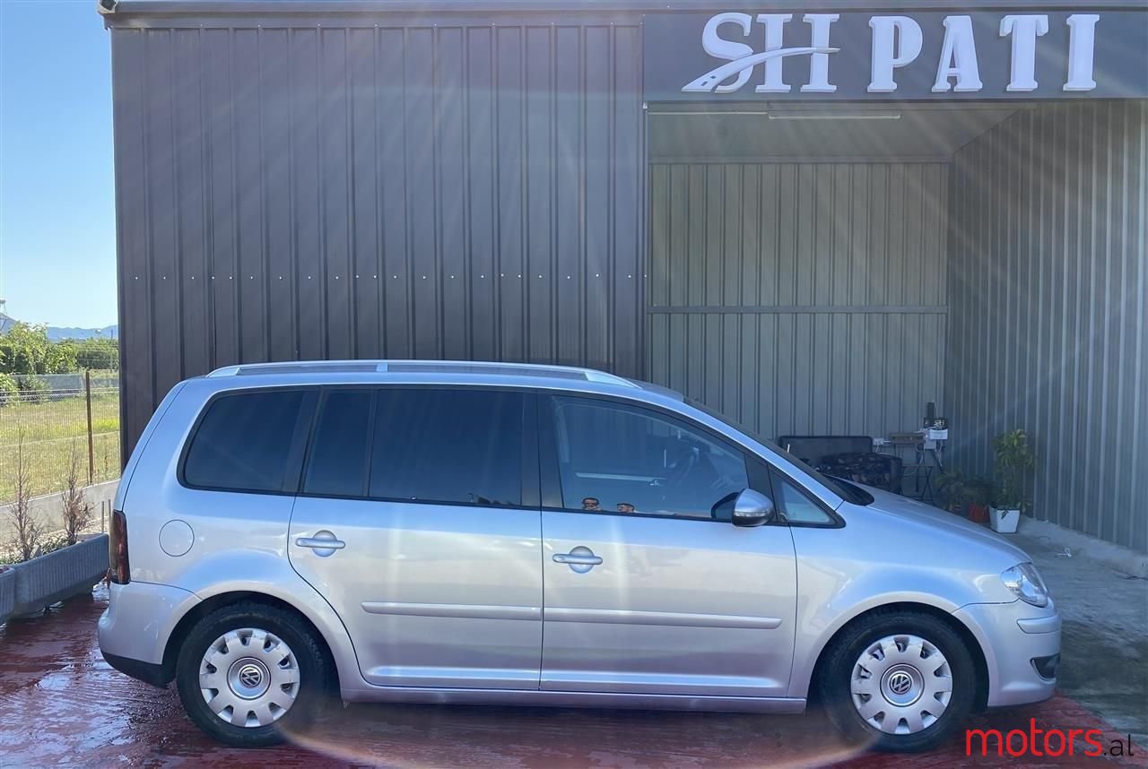 2005' Volkswagen Touran photo #6