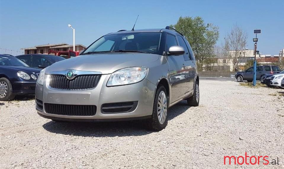 2009' Skoda Roomster photo #2