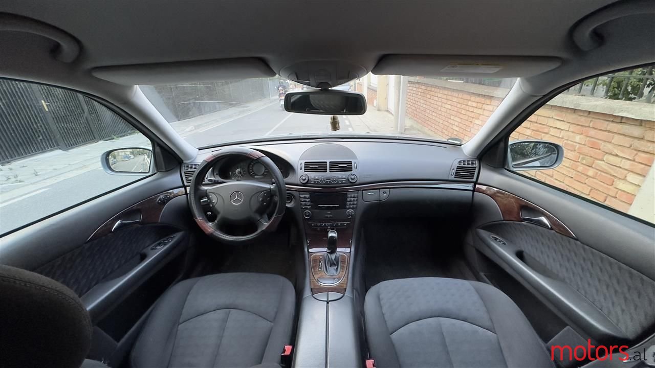 2005' Mercedes-Benz E 220 photo #3
