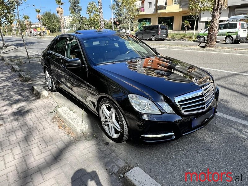 2011' Mercedes-Benz E 220 photo #5