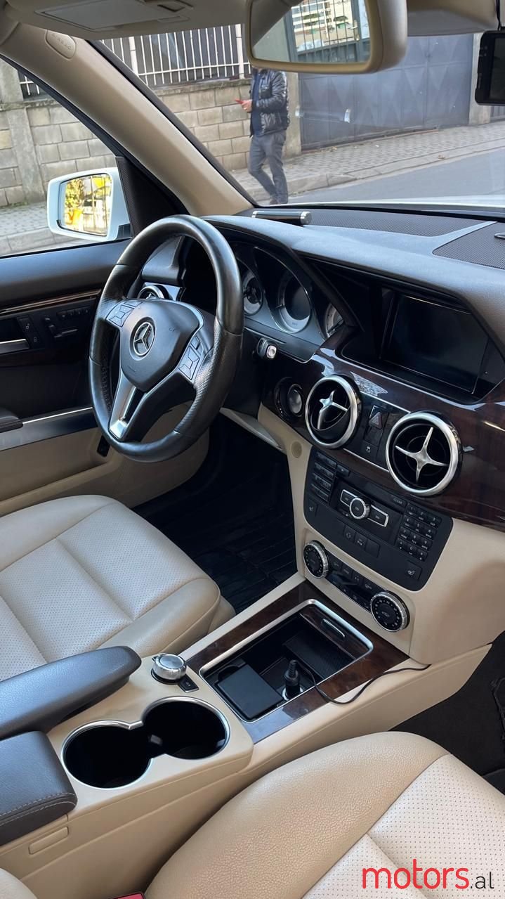 2014' Mercedes-Benz GLK 250 photo #2
