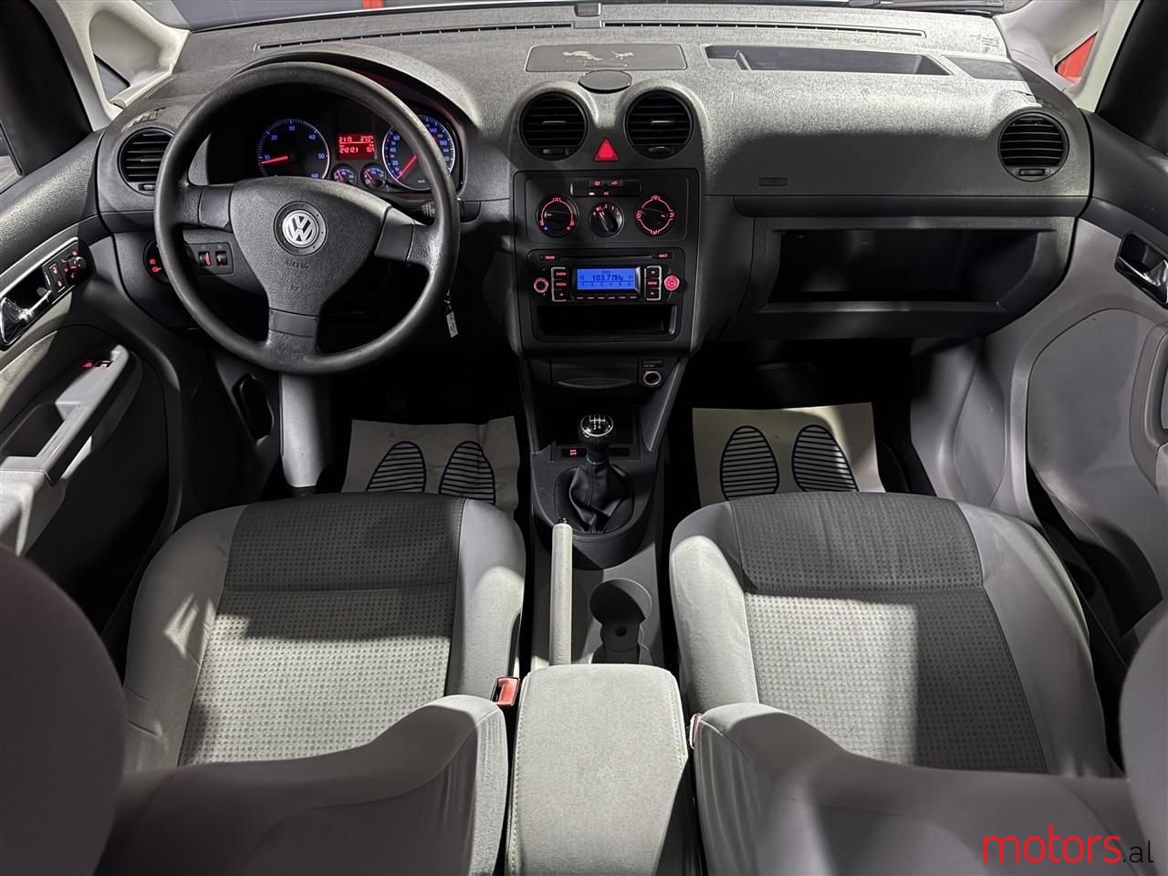 2010' Volkswagen Caddy photo #5